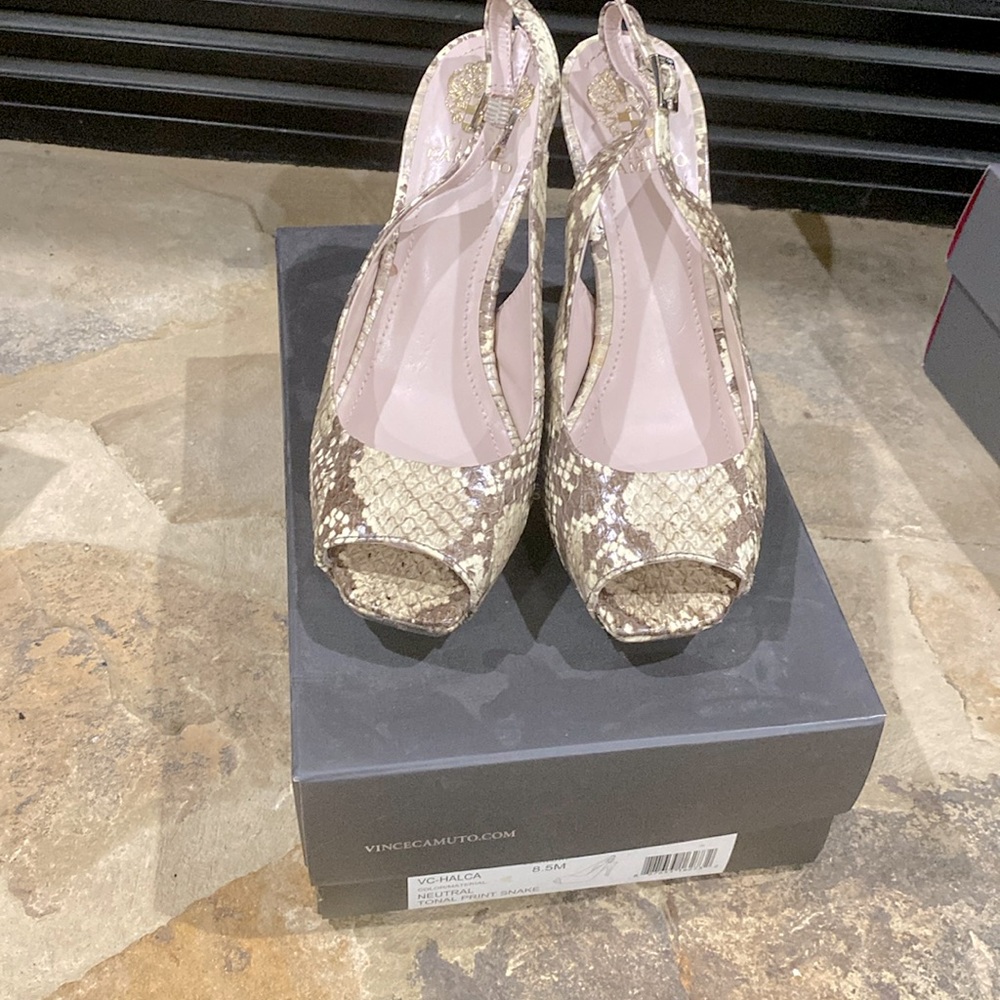 Vince Camuto platform new never worn animal print peep toe sling backs size 8.5